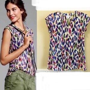 CAbi Plume V-Neck Short Sleeve Top in Women's Size XS